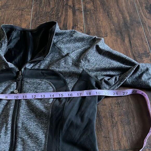 LULULEMON Heather Grey Reversible Jacket Size 12 black on one side grey black - Picture 5 of 13